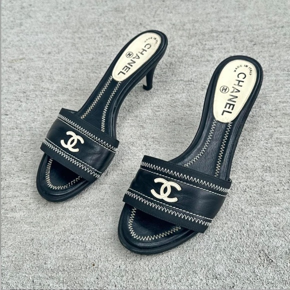 CHANEL Shoes - chanel 2000s black kitten heels